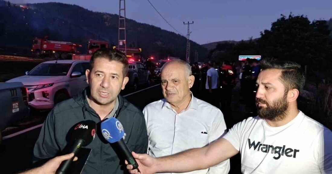 Yahyalı, Kayseri ilçesinde meydana gelen orman yangını, kurtarma ekiplerinin hava