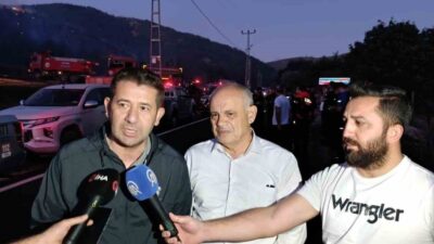Yahyalı, Kayseri ilçesinde meydana gelen orman yangını, kurtarma ekiplerinin hava