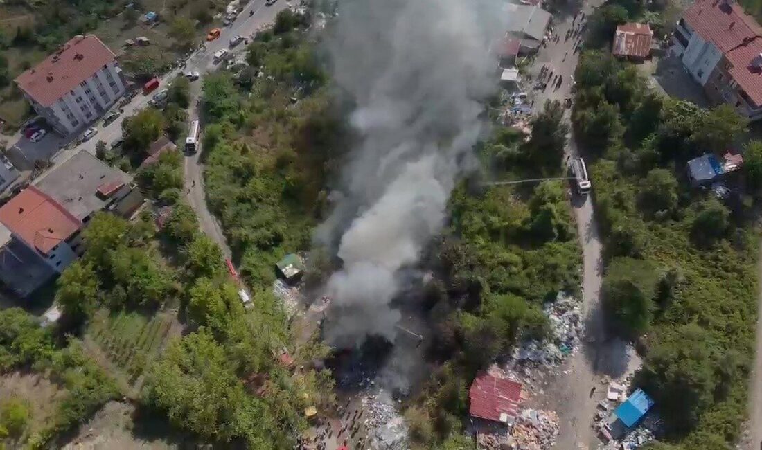 Zonguldak’ın Devrek ilçesinde çıkan yangın, atıkların alev alması sonucu meydana