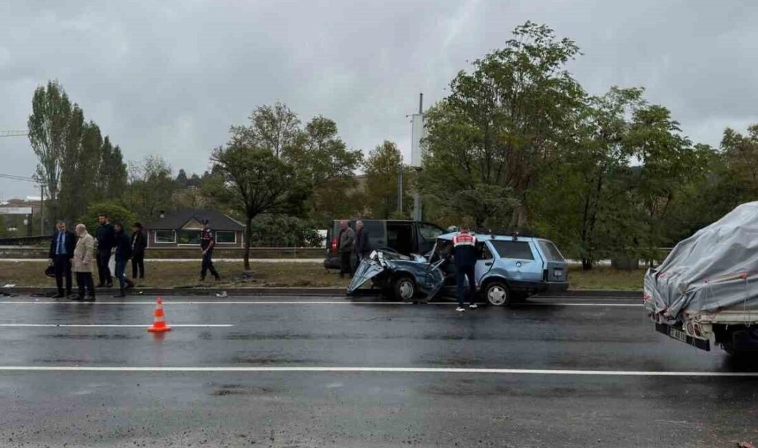 Yalova-Bursa karayolunda otomobil ile minibüsün çarpışması sonucu meydana gelen trafik