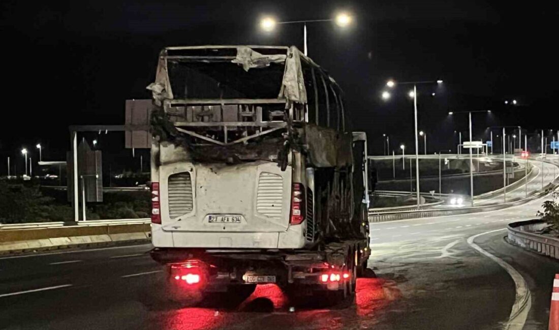 Kuzey Marmara Otoyolu’nda gerçekleşen acı bir kaza sonucunda bariyerlere çarparak