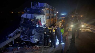 Afyonkarahisar’da meydana gelen trafik kazasında, iki kamyonun çarpışması sonucunda bir