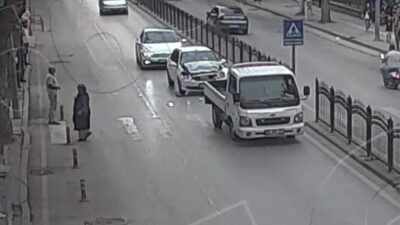 Amasya’da bir kamyonet, yaya geçidinde bir yayaya öncelik vermek amacıyla