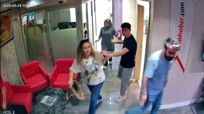 Şanlıurfa ilinde meydana gelen 5.4 büyüklüğündeki deprem sırasında çalışma yapan