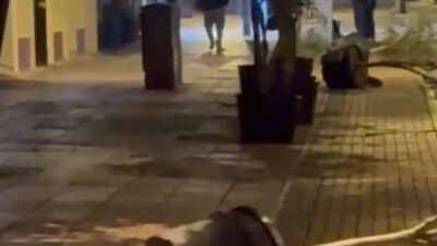 Eskişehir’de, İsmet İnönü Caddesi’nde gece ilerleyen bir şahsın yol kenarındaki