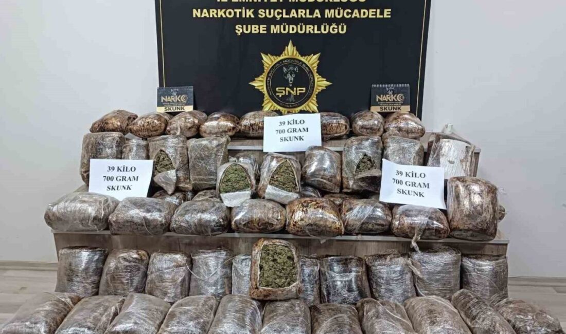 Şanlıurfa’da polis ekipleri, durdurdukları bir yolcu otobüsünde yapılan aramada bir