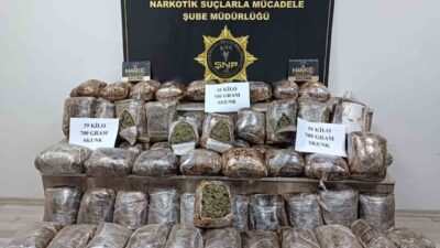 Şanlıurfa’da polis ekipleri, durdurdukları bir yolcu otobüsünde yapılan aramada bir