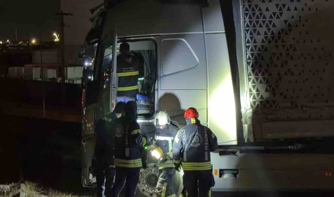 Kocaeli’nin Gebze ilçesinde meydana gelen bir kaza, bir tırın virajı