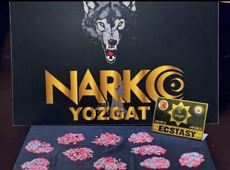 Yozgat’ta gerçekleştirilen bir uyuşturucu operasyonunda, polis ekipleri sokak satıcılarına yönelik
