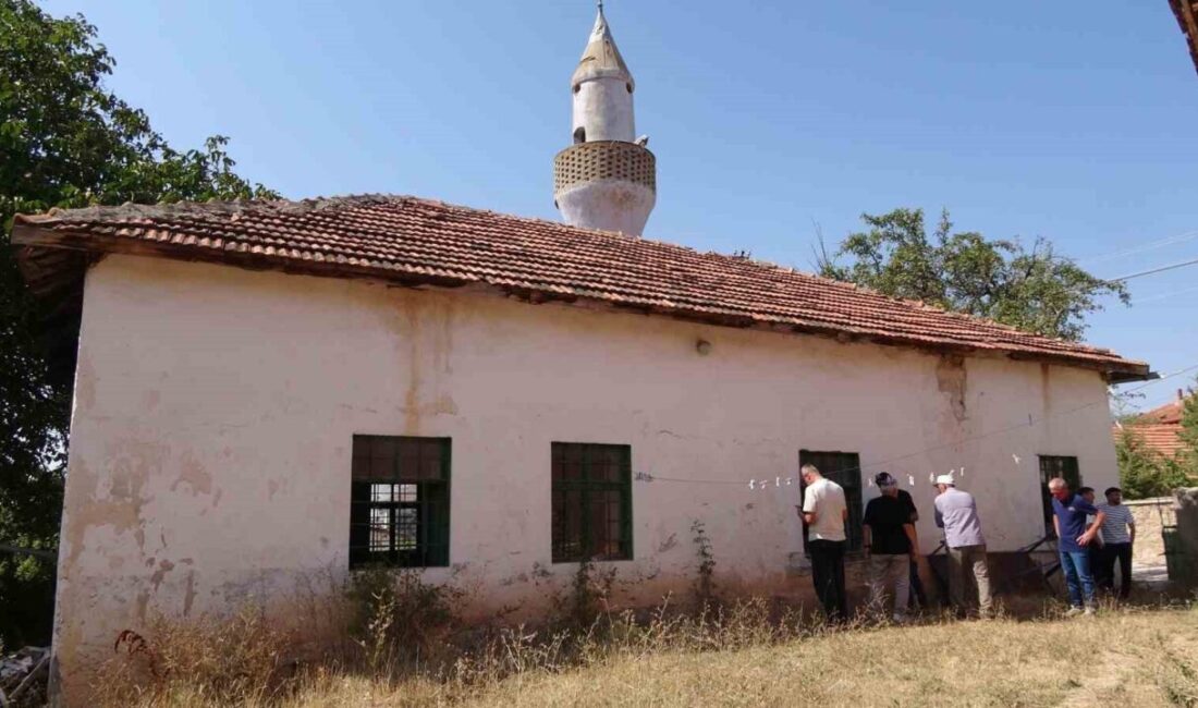 Yozgat’ın Sarıkaya ilçesinde bulunan tarihi cami, yetkililer tarafından restore edilmesini