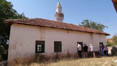 Yozgat’ın Sarıkaya ilçesinde bulunan tarihi cami, yetkililer tarafından restore edilmesini