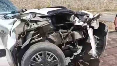 Hakkari’nin Yüksekova ilçesinde, sınırı geçmek üzere bekleyen bir tıra kamyonetin