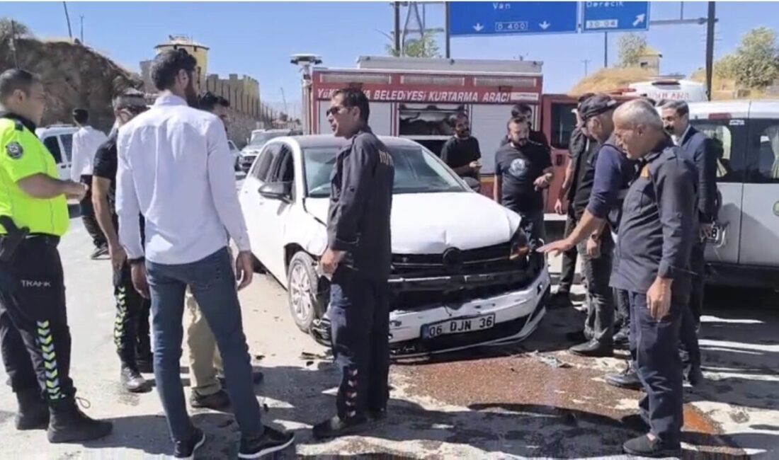 Hakkari’nin Yüksekova ilçesinde meydana gelen trafik kazasında 2 kişi yaralandı.