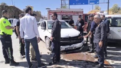 Hakkari’nin Yüksekova ilçesinde meydana gelen trafik kazasında 2 kişi yaralandı.