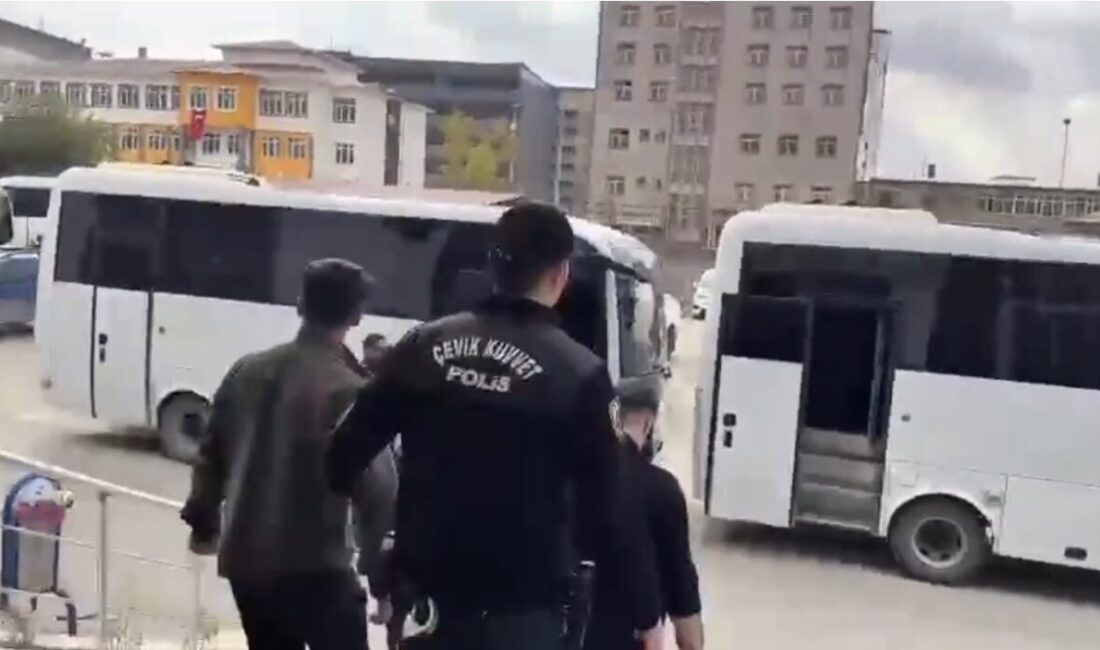Hakkari’nin Yüksekova ilçesinde düzenlenen operasyonda, yasa dışı bahis faaliyetleriyle bağlantılı