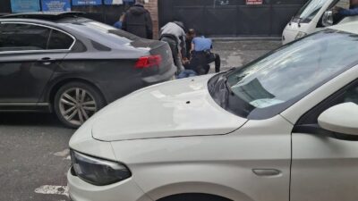 Zeytinburnu, İstanbul’da polis ekipleri tarafından yapılan çalışmalar sırasında durdurulan bir
