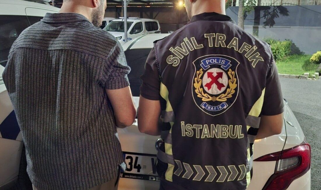 Zeytinburnu, İstanbul’da bir sürücü, yaya yolundan geçen bir adama saldırarak