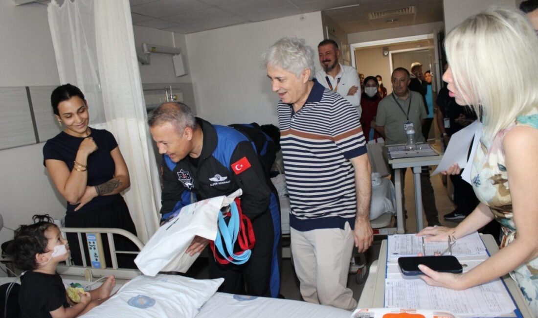 11 astronot, Akdeniz Üniversitesi’nde kanser tedavisi gören çocukların moralini yükseltmek