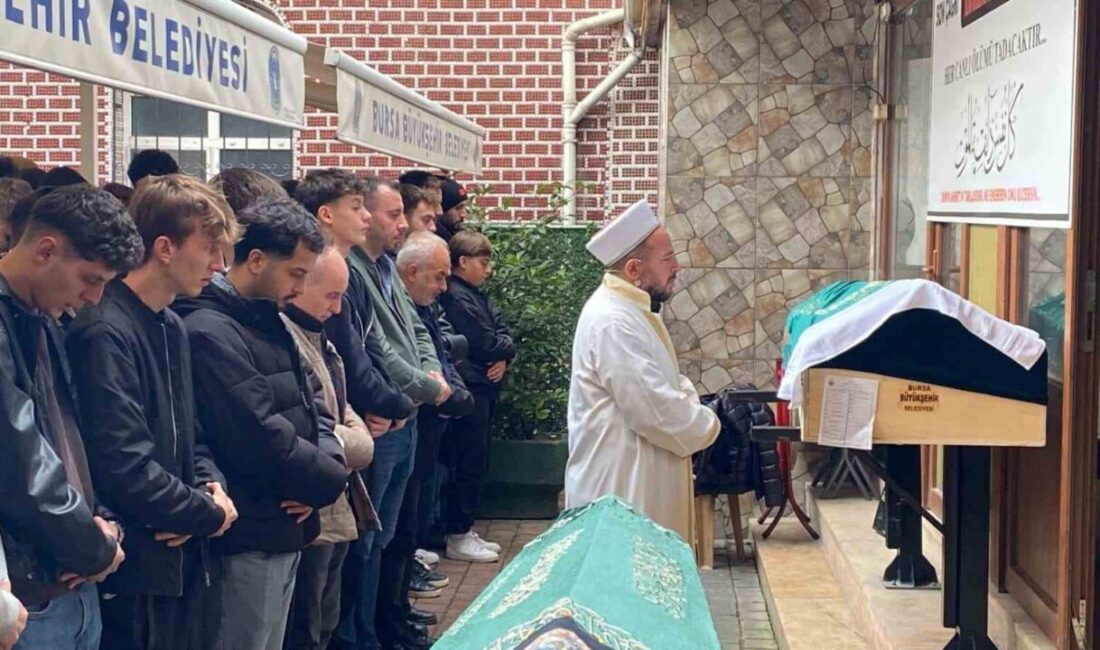 Bursa’nın İnegöl ilçesinde, iddiaya göre kız meselesi yüzünden çıkan bıçaklı