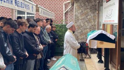 Bursa’nın İnegöl ilçesinde, iddiaya göre kız meselesi yüzünden çıkan bıçaklı
