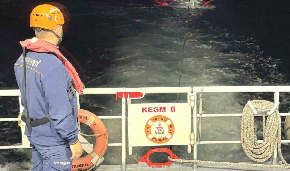 1915 Çanakkale Köprüsü yakınlarında bulunan bir tekne, içinde iki kişi