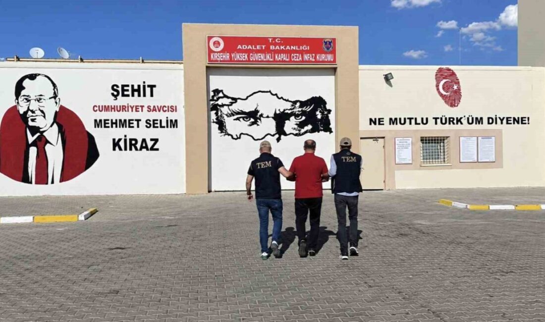 Kırşehir’de aranan ve ‘FETÖ/PDY silahlı terör örgütüne üye olma’ suçundan