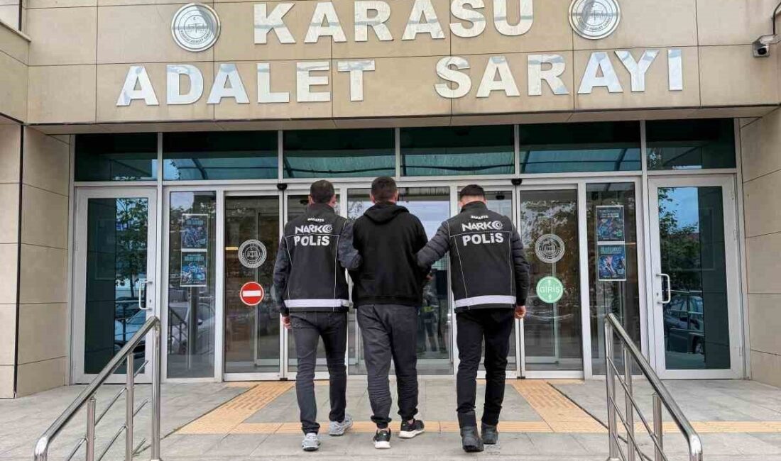Sakarya’nın Karasu ilçesinde polis ekiplerince gerçekleştirilen “Sokaklar Güvende” operasyonunda, hakkında