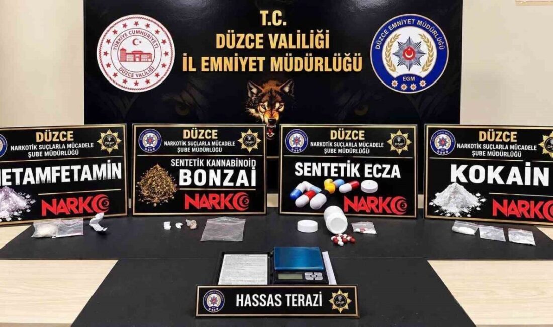 Düzce ilinde polis ekipleri tarafından düzenlenen bir uyuşturucu operasyonunda çeşitli