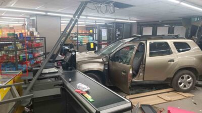 Bartın’da, 81 yaşındaki bir sürücü, aracını park etmek isterken dikkatsiz