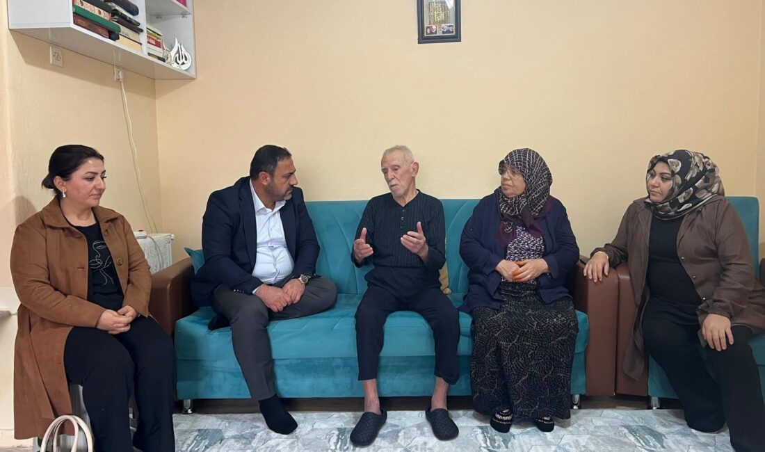 Çiçekdağı Belediye Başkanı Hasan Hakanoğlu, ilçe genelindeki büyükleri hanelerinde ziyaret