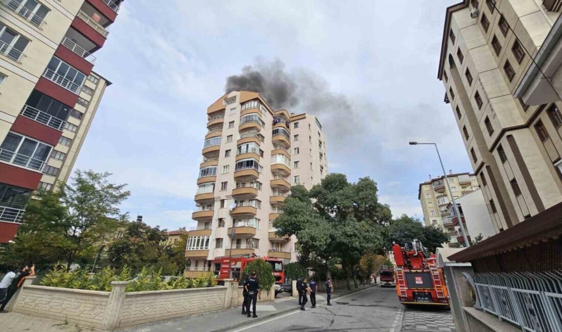 Kayseri’nin Melikgazi ilçesinde yer alan 9 katlı bir binanın çatı