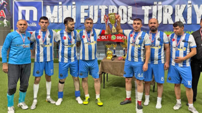 Yerköy’de düzenlenen Kurumlar Arası Mini Futbol Turnuvası, kıran kırana geçen