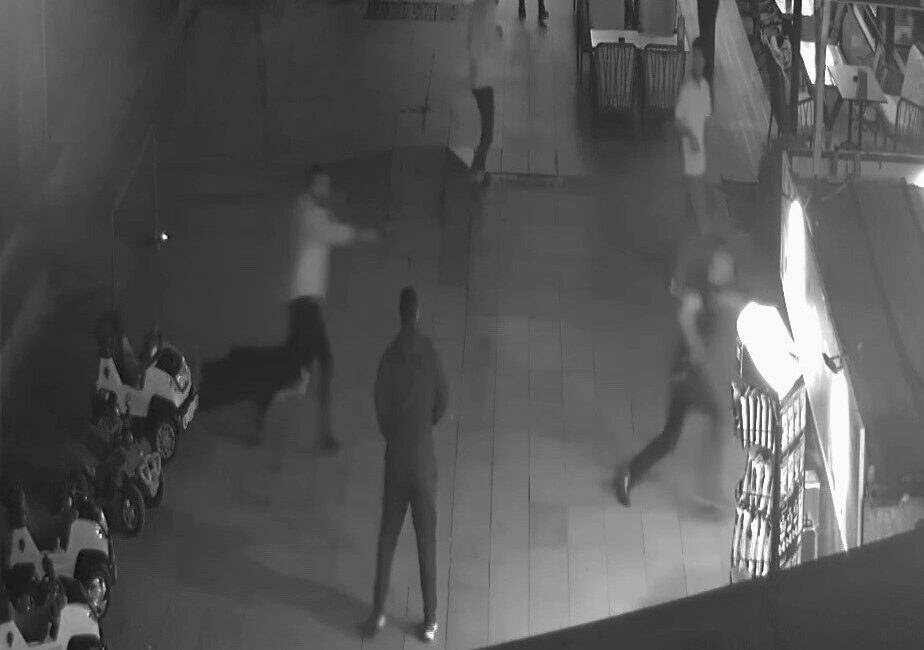 Kocaeli’nin İzmit ilçesinde yaşanan kafe kavgası, dava dosyasına detaylı görüntülerle