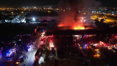 Adana’da bir sebze ve meyve halinde çıkan yangın, 21 diğer