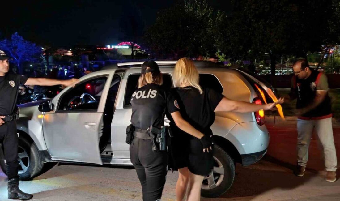 Adana’da polis ekipleri tarafından yapılan huzur ve güven uygulamasında, çeşitli