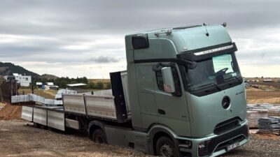 Adıyaman ilinde etkili olan şiddetli yağışlar nedeniyle bir tır, çöken
