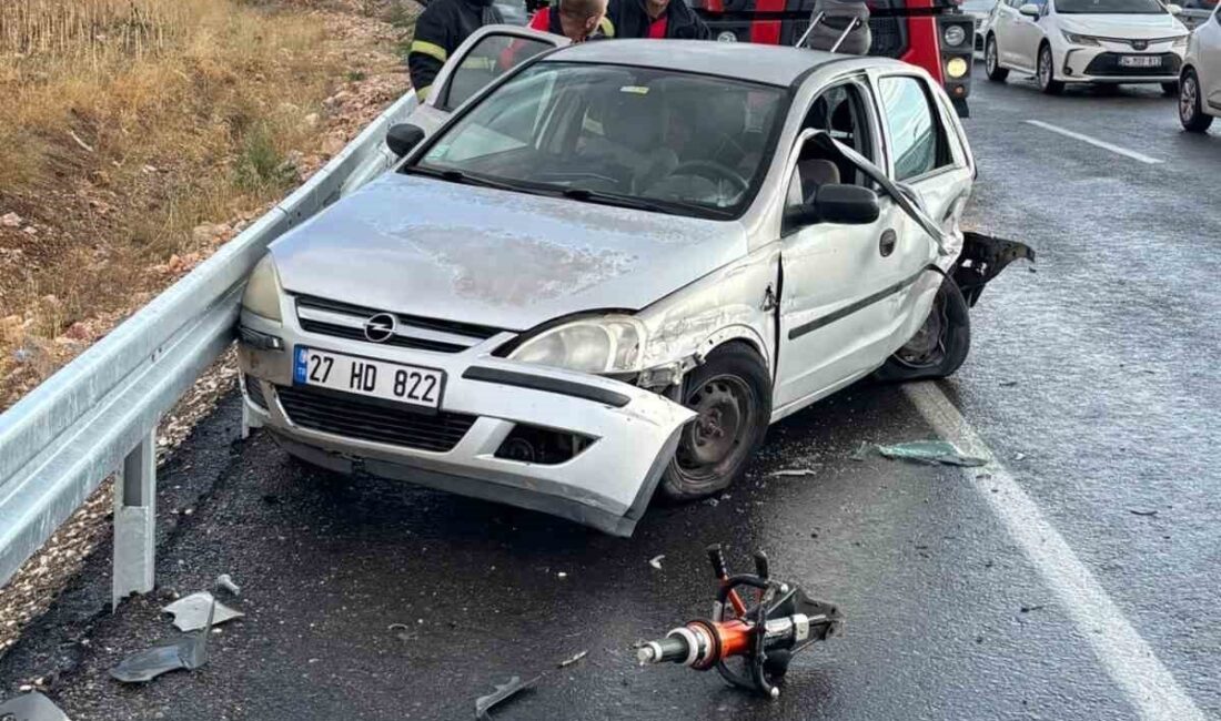 Adıyaman’ın Gölbaşı-Kahramanmaraş karayolunda dört otomobilin karıştığı zincirleme trafik kazasında 4