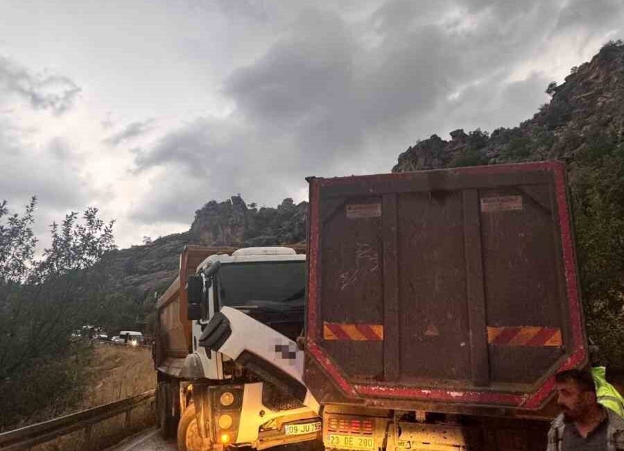 Adıyaman’da meydana gelen trafik kazasında iki kamyon çarpıştı ve olayda