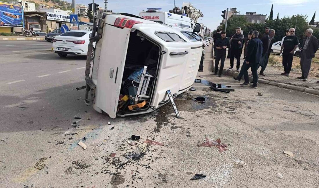 Adıyaman’da meydana gelen trafik kazasında, otomobil ile kamyonet çarpıştı ve
