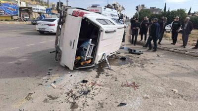 Adıyaman’da meydana gelen trafik kazasında, otomobil ile kamyonet çarpıştı ve