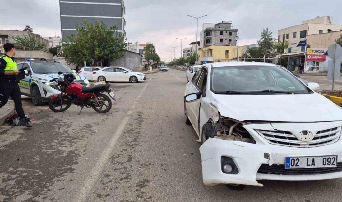 Adıyaman’da otomobil ile motosikletin çarpışması sonucu meydana gelen kazada motosiklet