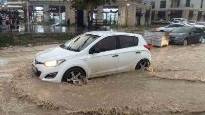 Adıyaman’da beklenmedik bir şekilde başlayan şiddetli yağmur, cadde ve sokakların