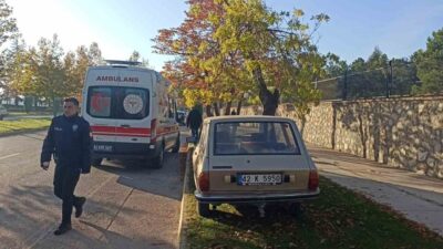 Konya’nın Seydişehir ilçesinde, bir otomobilin kontrolünden çıkarak ağaca çarpması sonucunda