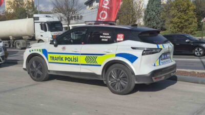 Eskişehir’de bir akarkayıt istasyonu içerisinde otomobilin çarpması sonucu yaralanan kadın