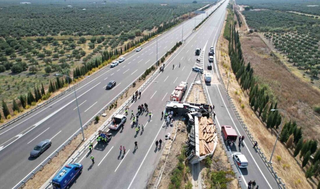Manisa’nın Akhisar ilçesinde meydana gelen kazada 11 kişi hayatını kaybederken,