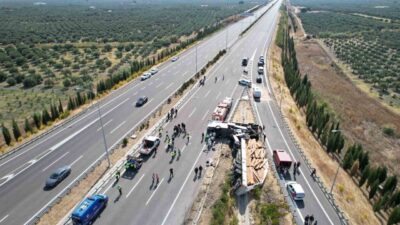 Manisa’nın Akhisar ilçesinde meydana gelen kazada 11 kişi hayatını kaybederken,