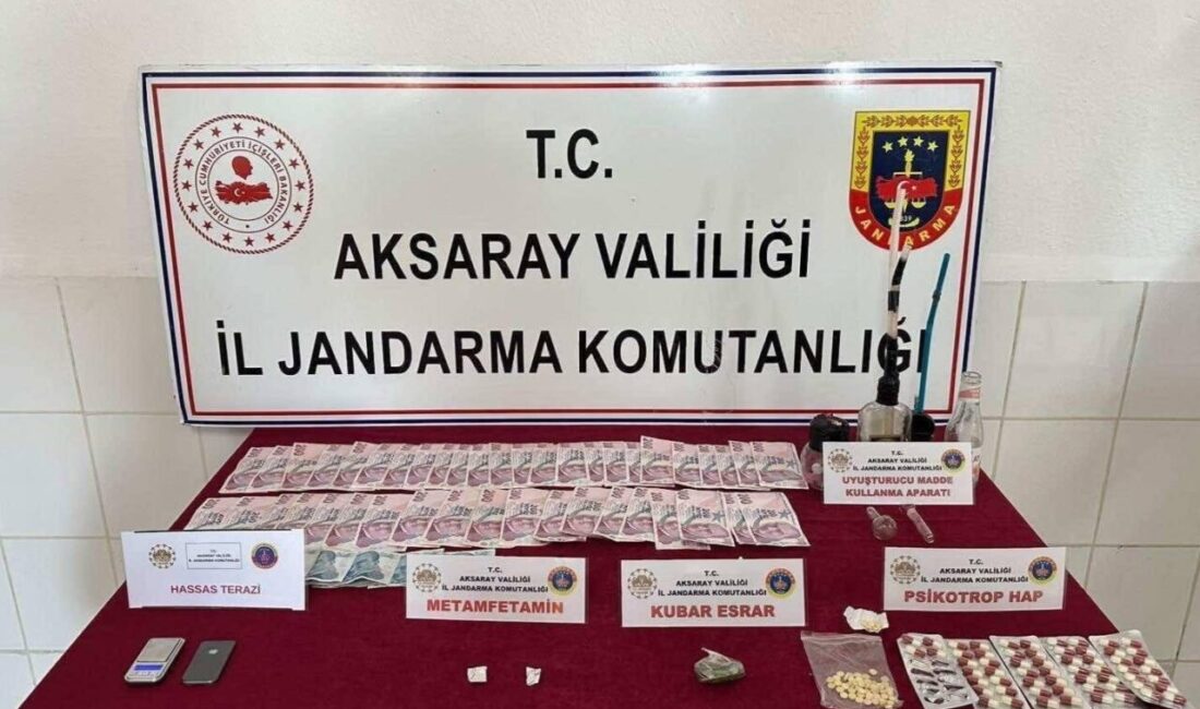 Aksaray’a dışarıdan uyuşturucu getirmek suçlamasıyla 2 kişi jandarma tarafından yakalandı.