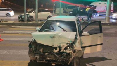 Aksaray’da meydana gelen zincirleme trafik kazasında 3 araç ile bir