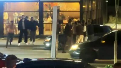 Aksaray’da, trafikte yol verme konusundaki bir anlaşmazlık nedeniyle iki genç