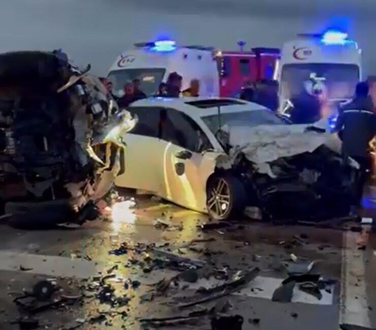 Aksaray’da, Seleci kösetol köyü yakınlarında meydana gelen trafik kazasında, 2